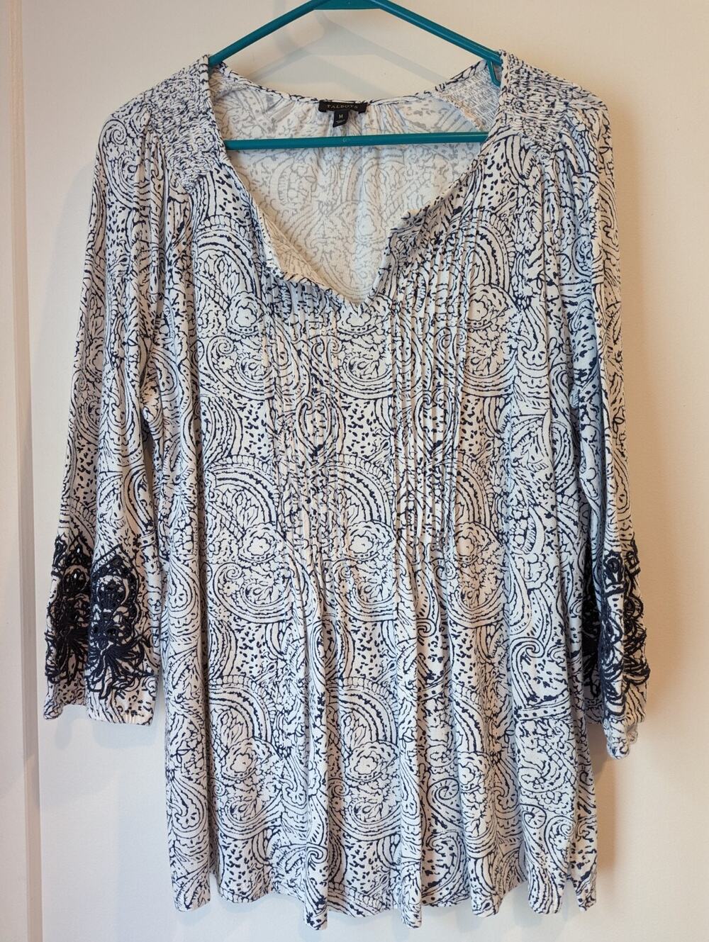 Talbots M Knit Top Blue Eyelet Embroidery Smocking Pleats Grandmacore Nautical